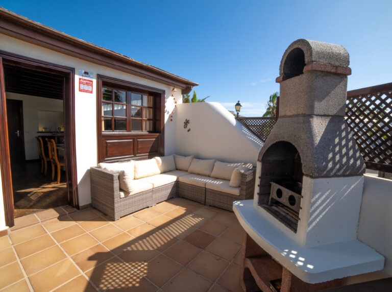 Casa Bonita Villa, Faro Park, Playa Blanca · About Us